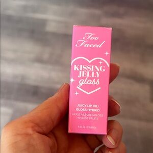 Two faced kissing jelly gloss in sweet cotton candy